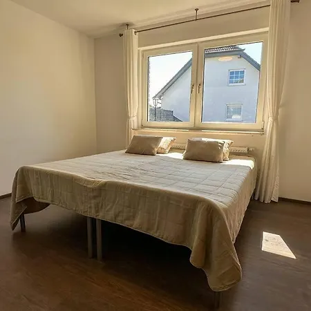 Benedenappartement In Met Uitzicht En Balkon *