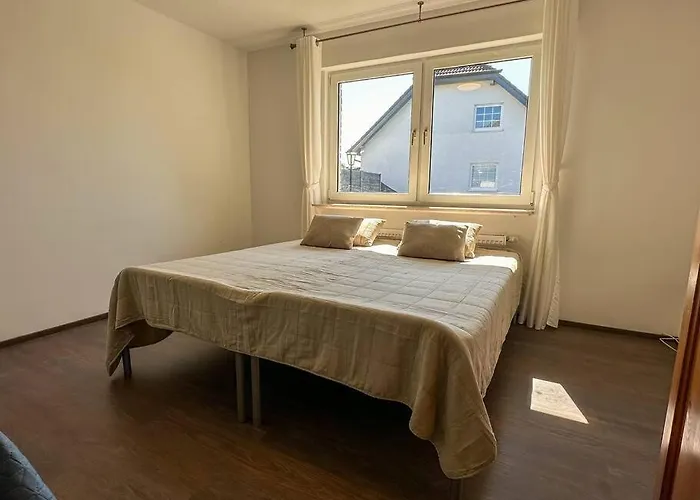 Benedenappartement In Met Uitzicht En Balkon *